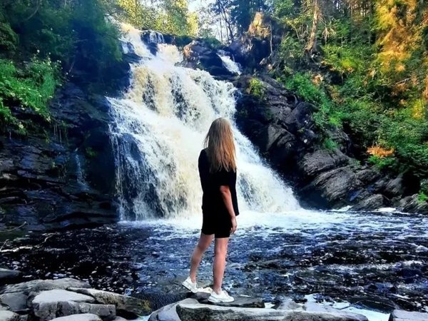 Аромат леса и сила воды: перезагрузка в Карелии с проживанием в глэмпинге