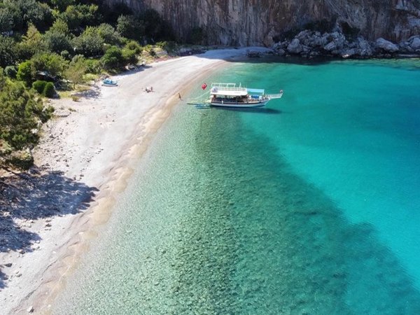 Сазак и Дженевиз: прогулка на яхте к скрытым бухтам Средиземного моря - фото 4