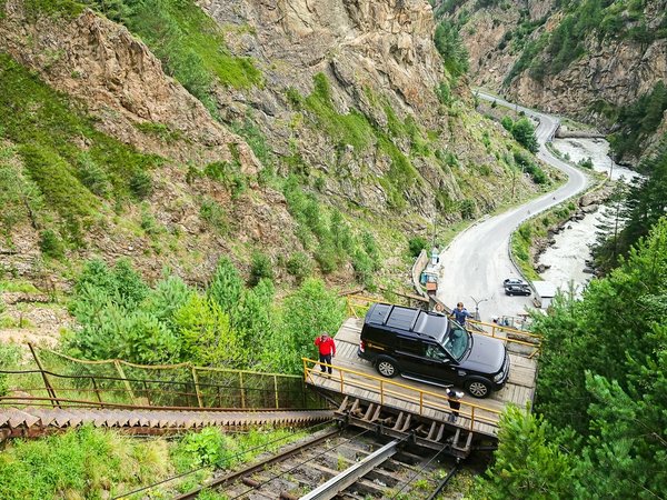 Ледяная поляна Азау и озеро Гижгит из Ессентуков