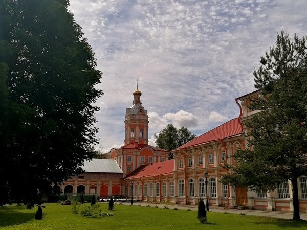 В Александро-Невскую лавру — с гидом-теологом (билеты включены) - фото 1
