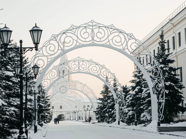 Древний кремль в праздничные дни и не только