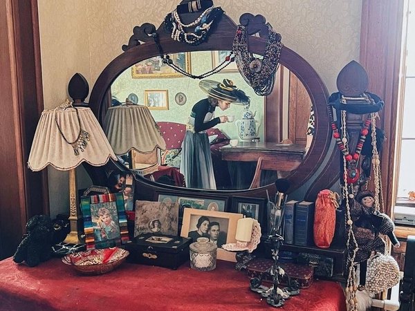 Историческая квартира семьи Бенуа: старинная мебель и предметы интерьера - фото 4