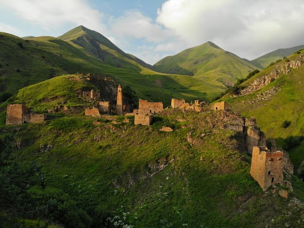 Поездка в башенный комплекс Никарой среди гор - фото 1