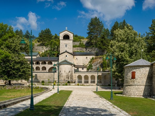 Наследие старинного Цетинье и Липская пещера