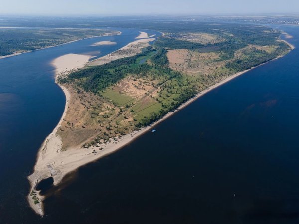 Вокруг острова Сарпинский — на катере