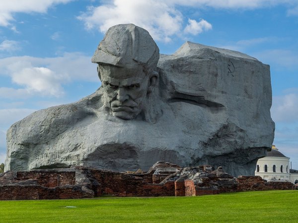 В Брестскую крепость и форт №5 из Минска — всё включено
