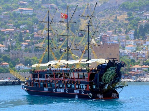 Морская прогулка с пенной вечеринкой в Кемере