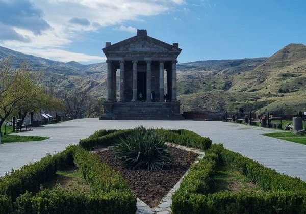 Сокровища армянского наследия: Храм Гарни и Монастырь Гегард - фото 2
