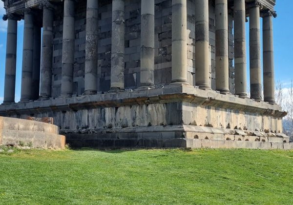 Сокровища армянского наследия: Храм Гарни и Монастырь Гегард - фото 3