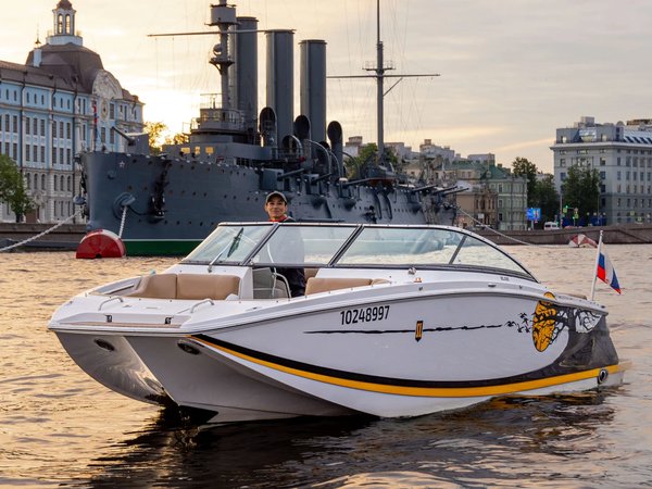 WOW-прогулка в Санкт-Петербурге — на катере с девушкой-капитаном - фото 3