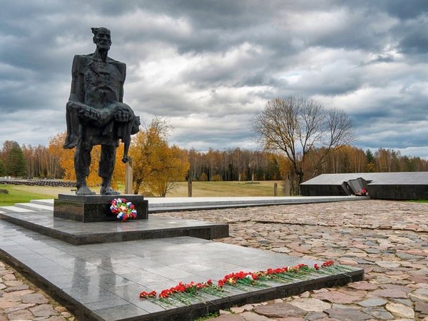 В Беларусь — индивидуально: Минск, замки Мира и Несвижа, Хатынь и комплекс «Дудутки» - фото 4