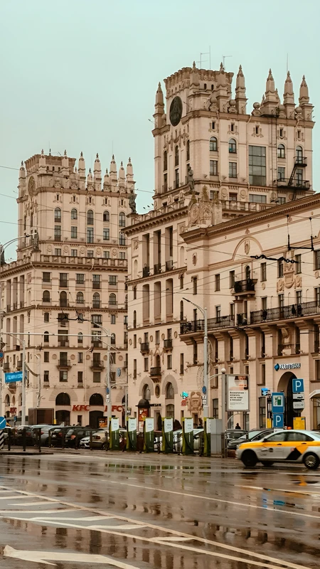 В Беларусь — индивидуально: Минск, замки Мира и Несвижа, Хатынь и комплекс «Дудутки»