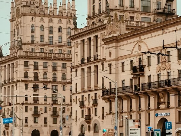 В Беларусь — индивидуально: Минск, замки Мира и Несвижа, Хатынь и комплекс «Дудутки» - фото 1