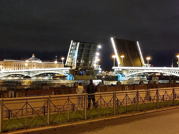 Неспящие в Петербурге