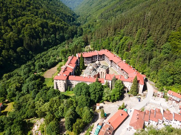 Из Софии — в Рильский монастырь и Боянскую церковь - фото 2