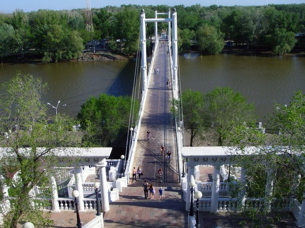 Прогулка по набережной реки Урал — между Европой и Азией - фото 4