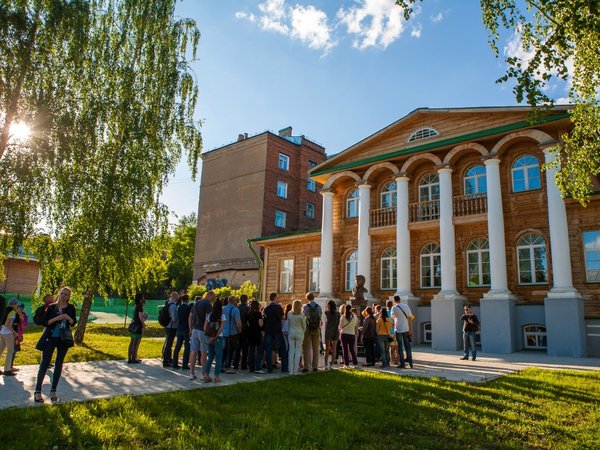 С гидом-историком — по Спасской улице Кирова - фото 3