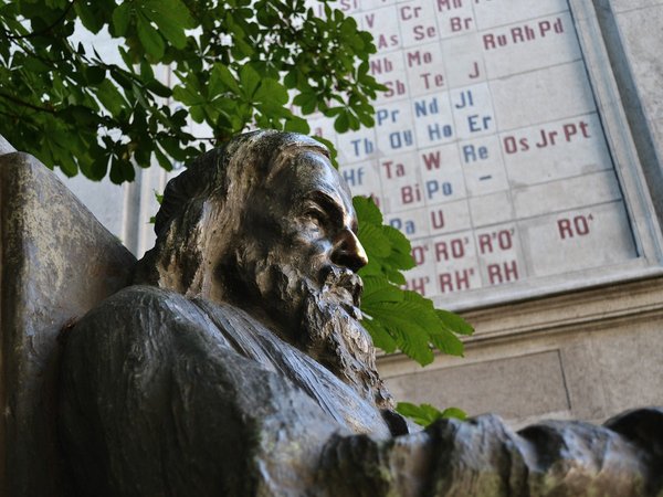 О чём говорят памятники Петербурга - фото 1