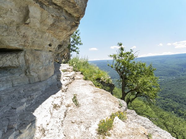 Орлиная полка, Курджипс, ущелье Гуамки и термальные источники