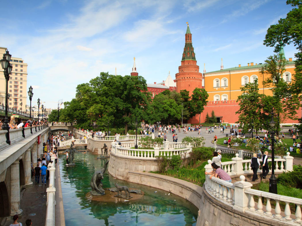Знаки и символы в архитектуре вокруг Кремля - фото 3
