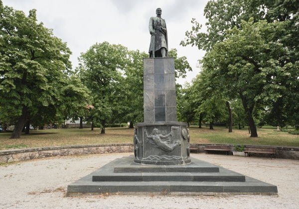Топола, Авала: вотчина королевской династии и грандиозный памятник - фото 3