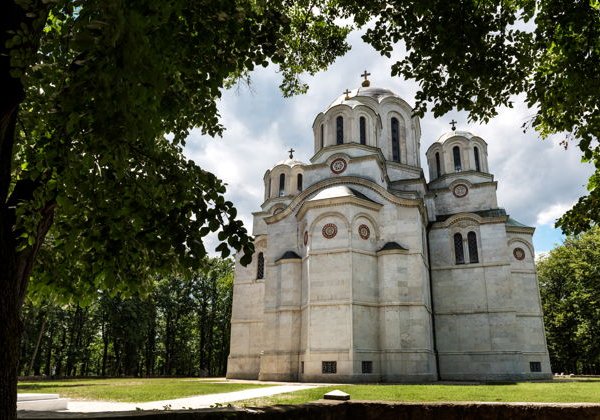 Топола, Авала: вотчина королевской династии и грандиозный памятник - фото 4