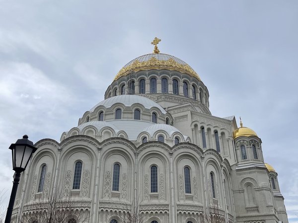 Кронштадт в мини-группе на комфортабельном автомобиле - фото 2