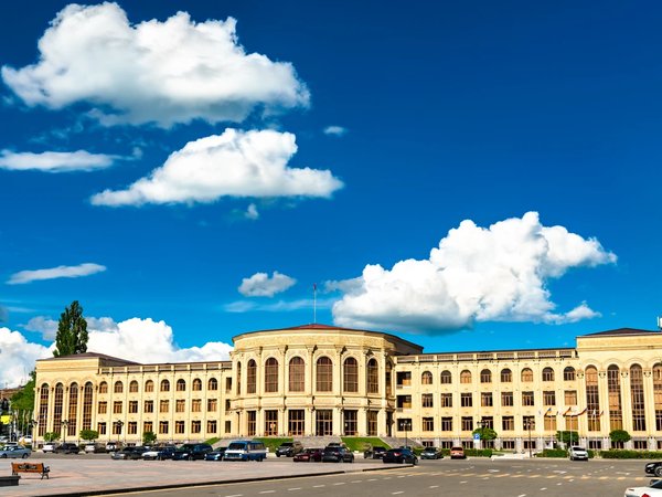 Из Еревана в Гюмри — город юмора, Фрунзика и особого армянского колорита - фото 3