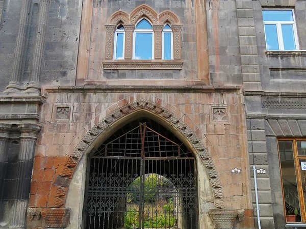 Из Еревана в Гюмри — город юмора, Фрунзика и особого армянского колорита - фото 4