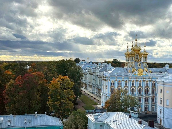 В Екатерининский и Александровский дворцы — из Петербурга