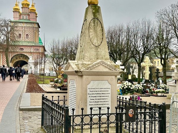 Некрополь Троице-Сергиевой лавры: язык вечности - фото 2
