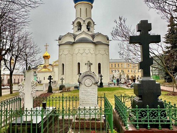 Некрополь Троице-Сергиевой лавры: язык вечности - фото 3
