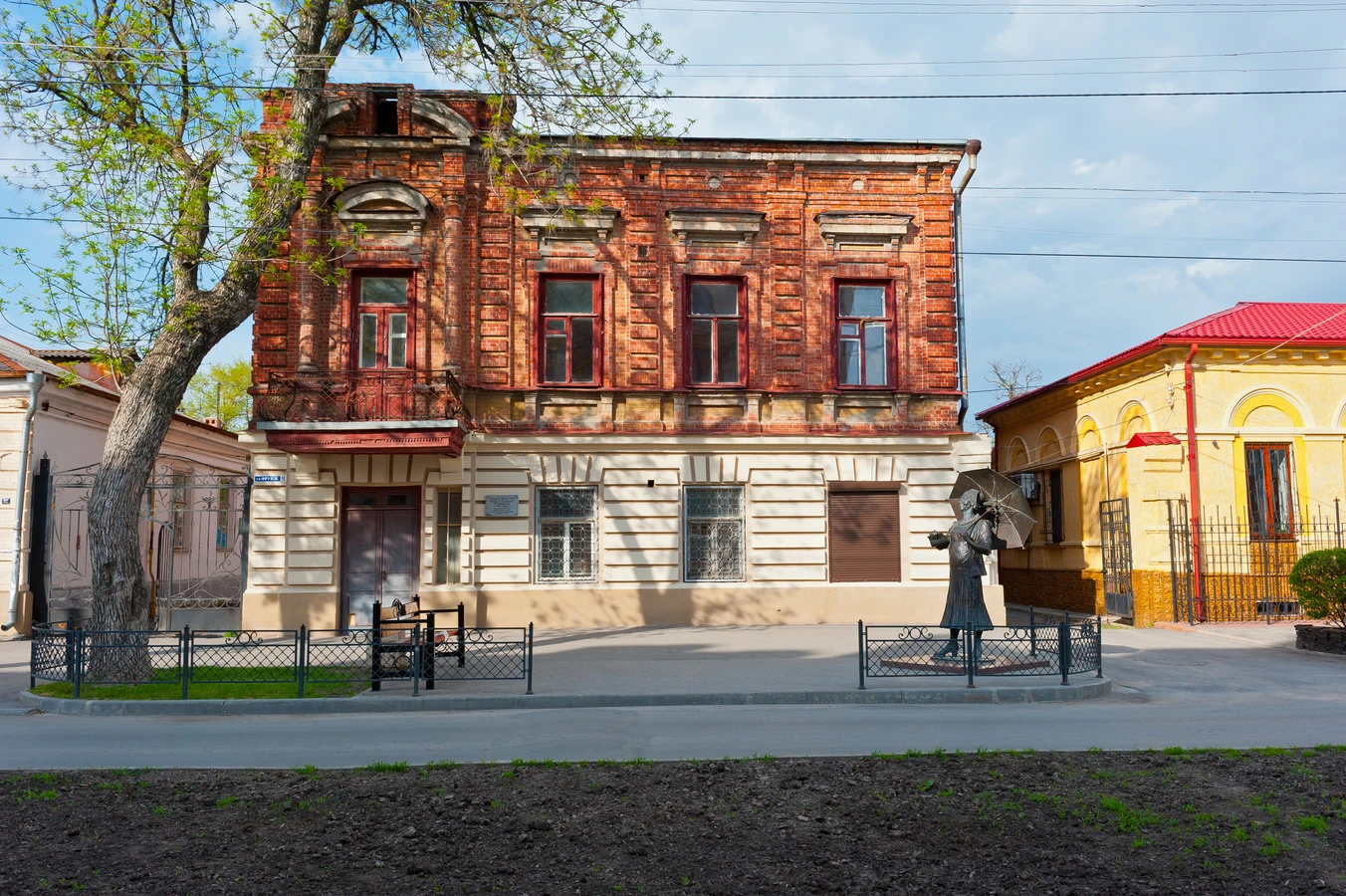 Через Древнюю Грецию — в Таганрог с визитом к «Мадам Ку-ку»