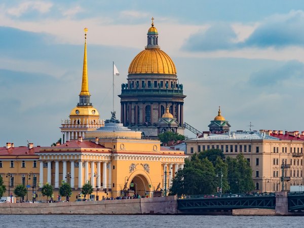 Золотой купол Исаакиевского собора — с воды - фото 1