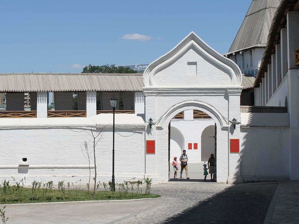 Астраханский кремль и его окрестности — пешком и на авто