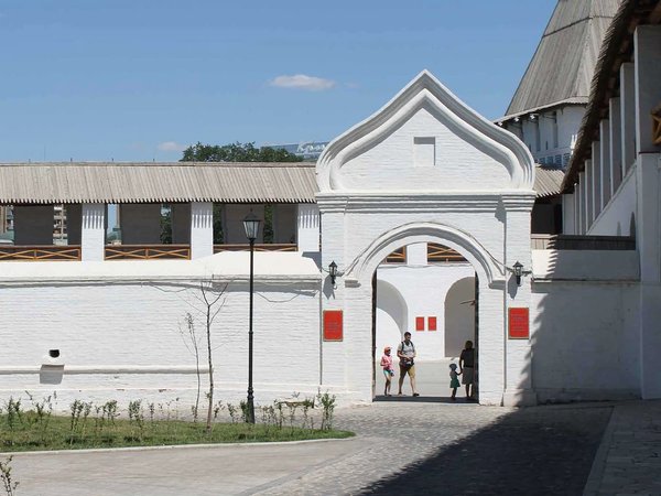 Астраханский кремль и его окрестности — пешком и на авто - фото 1