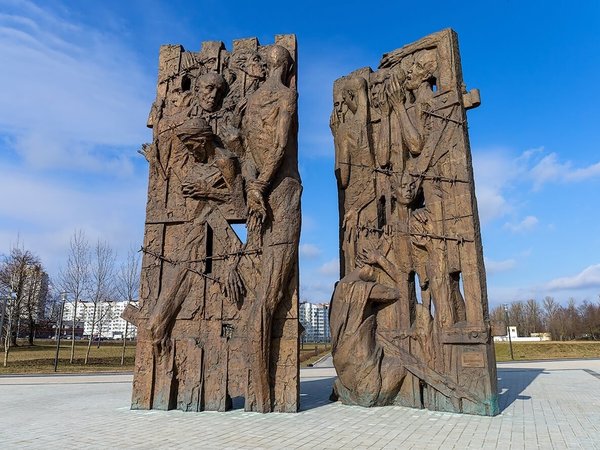 Минск во время фашистской оккупации, Хатынь и Курган Славы