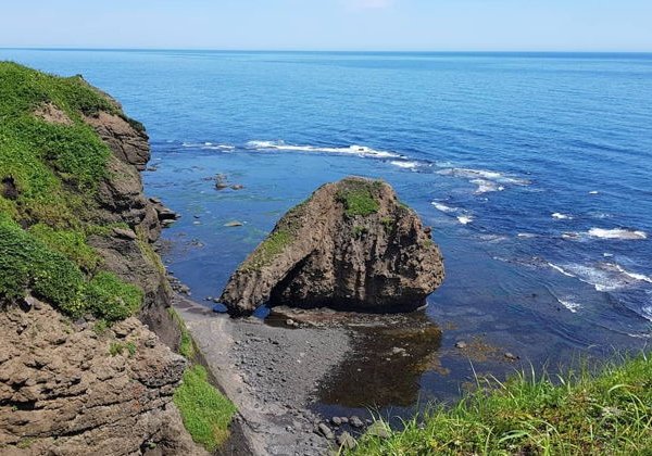 Таинственная бухта Тихая + водопад Клоковский (апрель — декабрь) - фото 1
