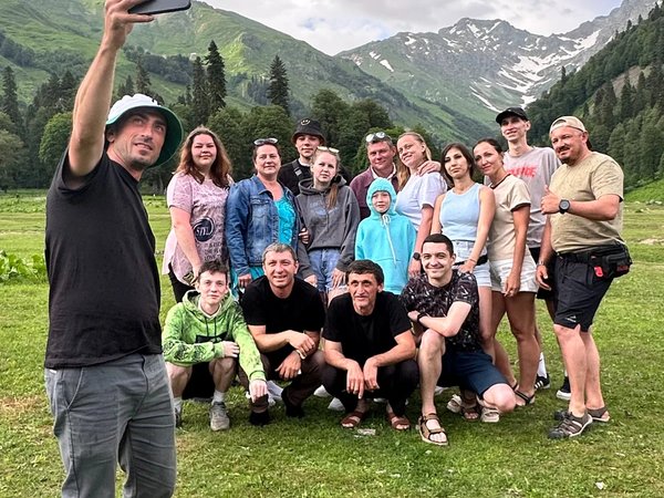Вода, скалы и чудеса природы: из Гагры — к озеру Рица - фото 2