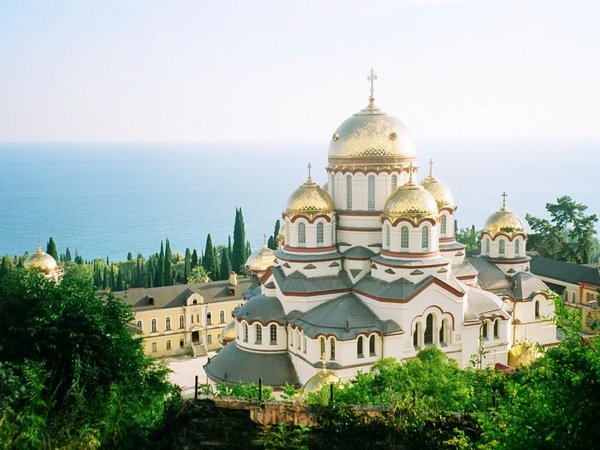Три в одном: озеро Рица, Новый Афон и Гагры (с трансфером из Красной Поляны) - фото 2
