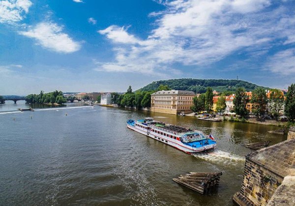 Часовой панорамный круиз по Влтаве