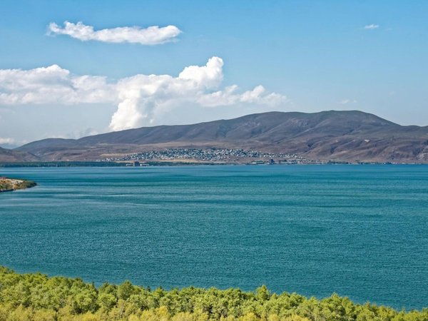 Символы Армении: озеро Севан и древние монастыри - фото 3