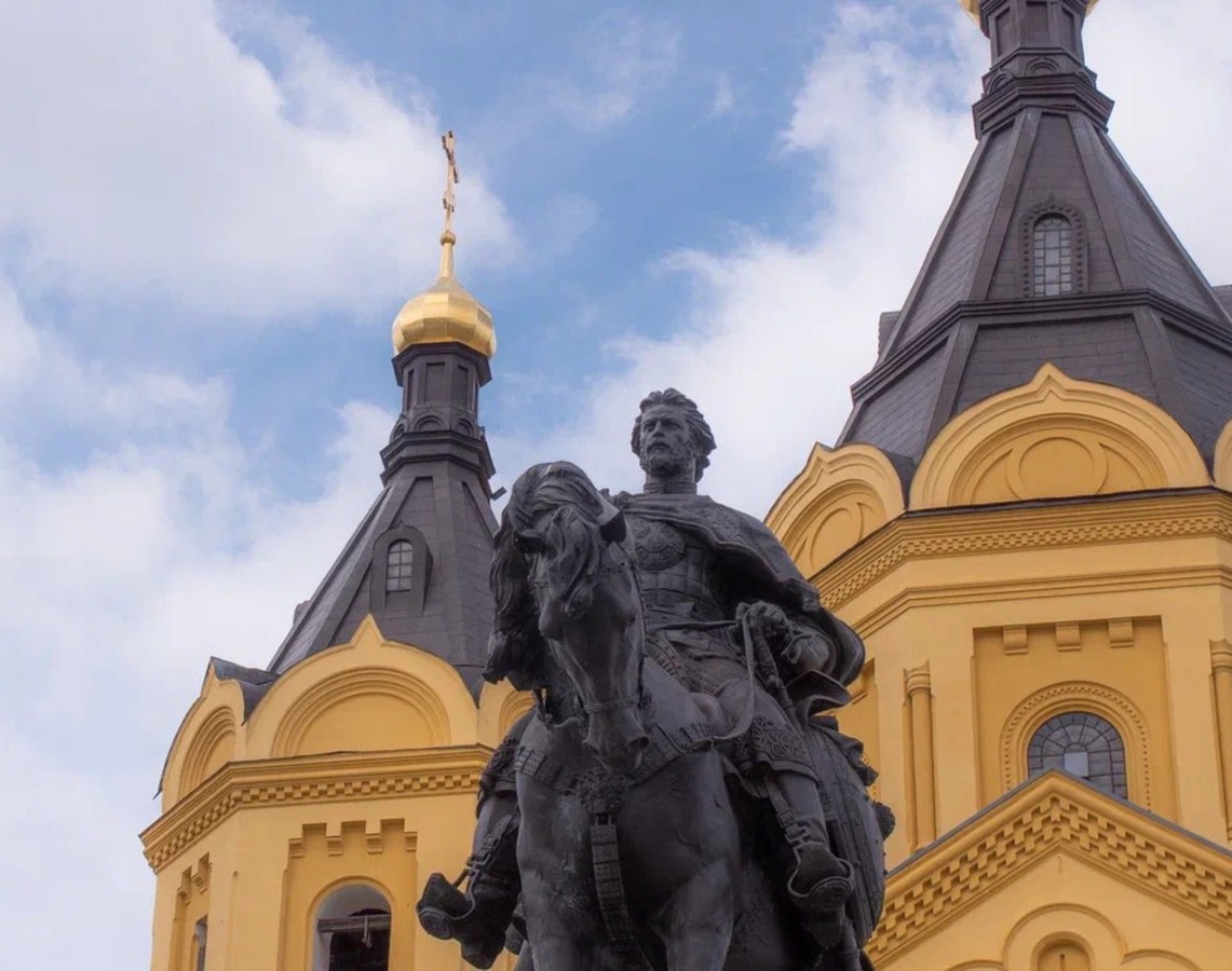 По главным храмам и монастырям Нижнего Новгорода