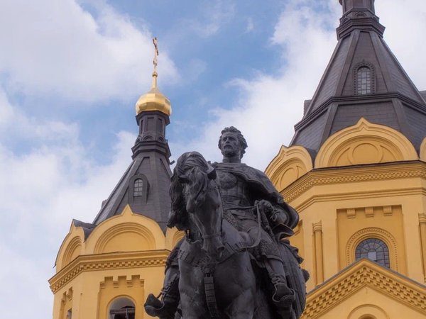 По главным храмам и монастырям Нижнего Новгорода