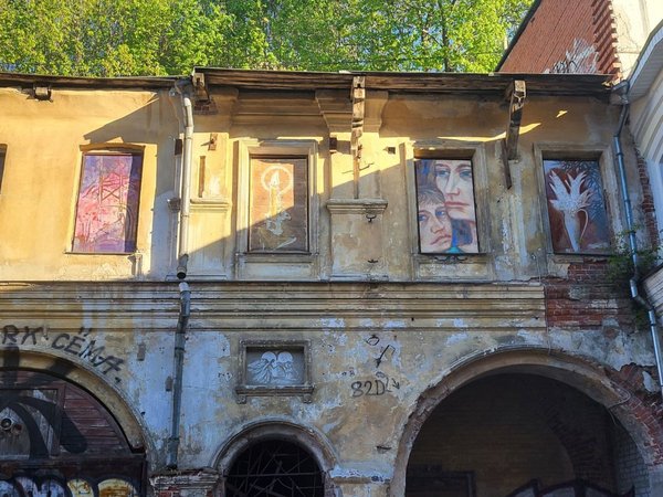 Экскурсия по Рождественской + дегустация локального пенного в баре (18+) - фото 3