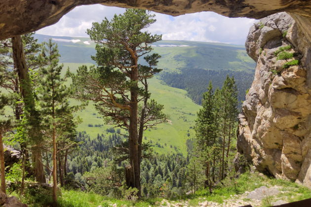 Фото экскурсии - Обширная экскурсия: Лаго-Наки, парящая беседка, остров любви и пещера - 5