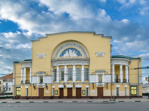 По Ярославлю на электромобиле - фото 2