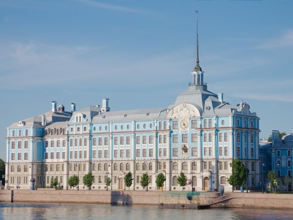 Вперед в прошлое: семейная прогулка-квест по Петроградской стороне - фото 1