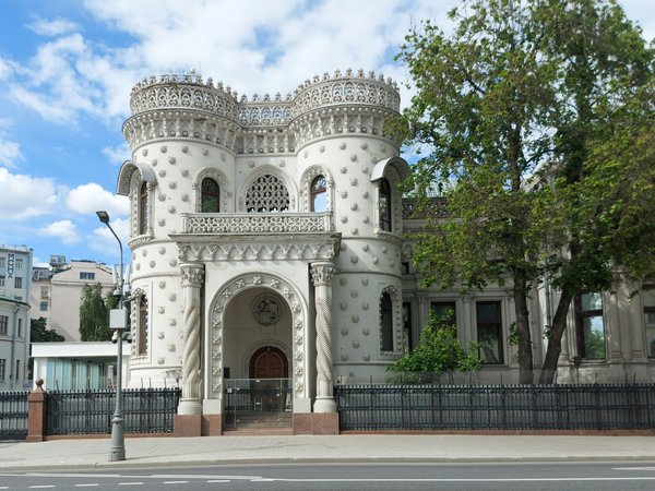 Старинные особняки и усадьбы: прогулка по Кисловской слободе