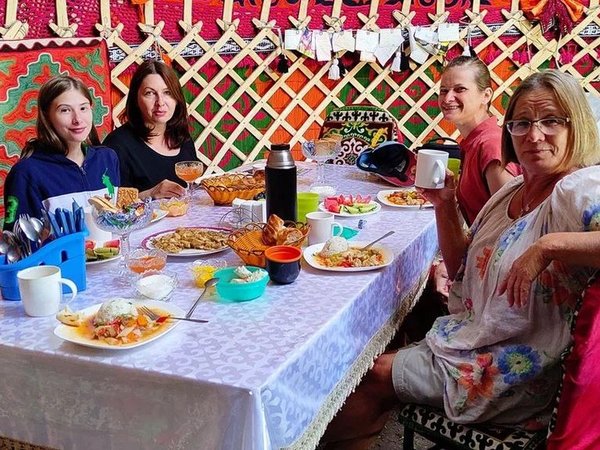 Приключение в горах Тянь-Шаня и Памира: в места зеркальных озёр и живописных перевалов - фото 4